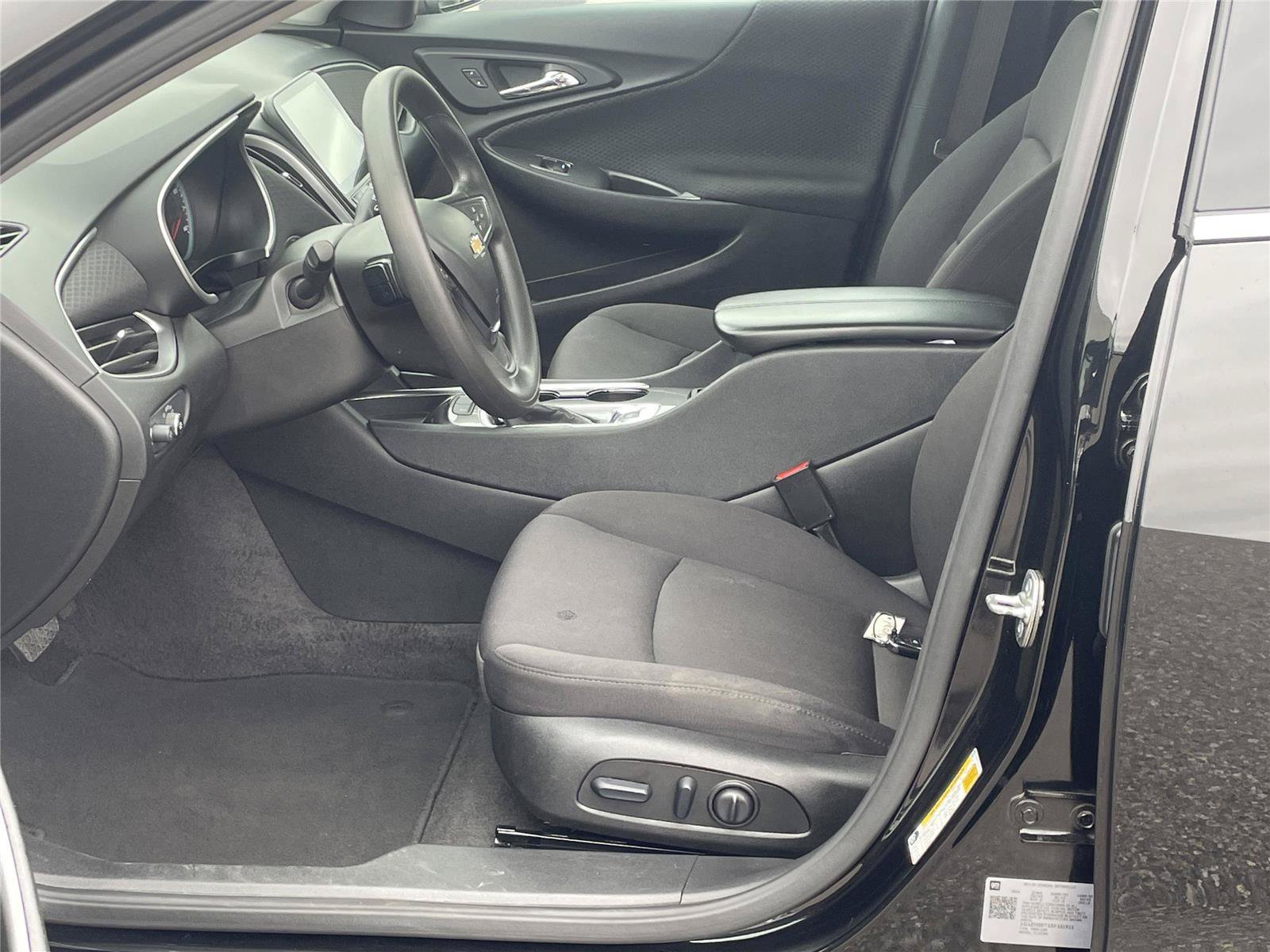 Used 2025 Mosaic Black Metallic Chevrolet LT image 10