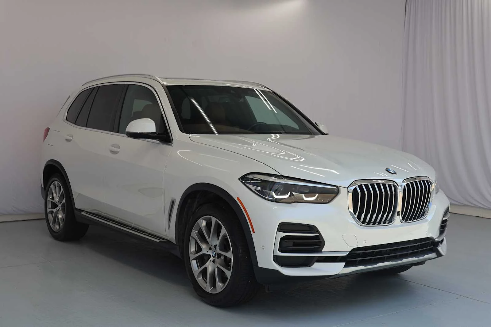 Used 2023 MINERAL WHITE BMW sDrive40i image 4
