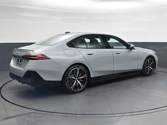 Used 2026 Gray BMW 550e xDrive image 4