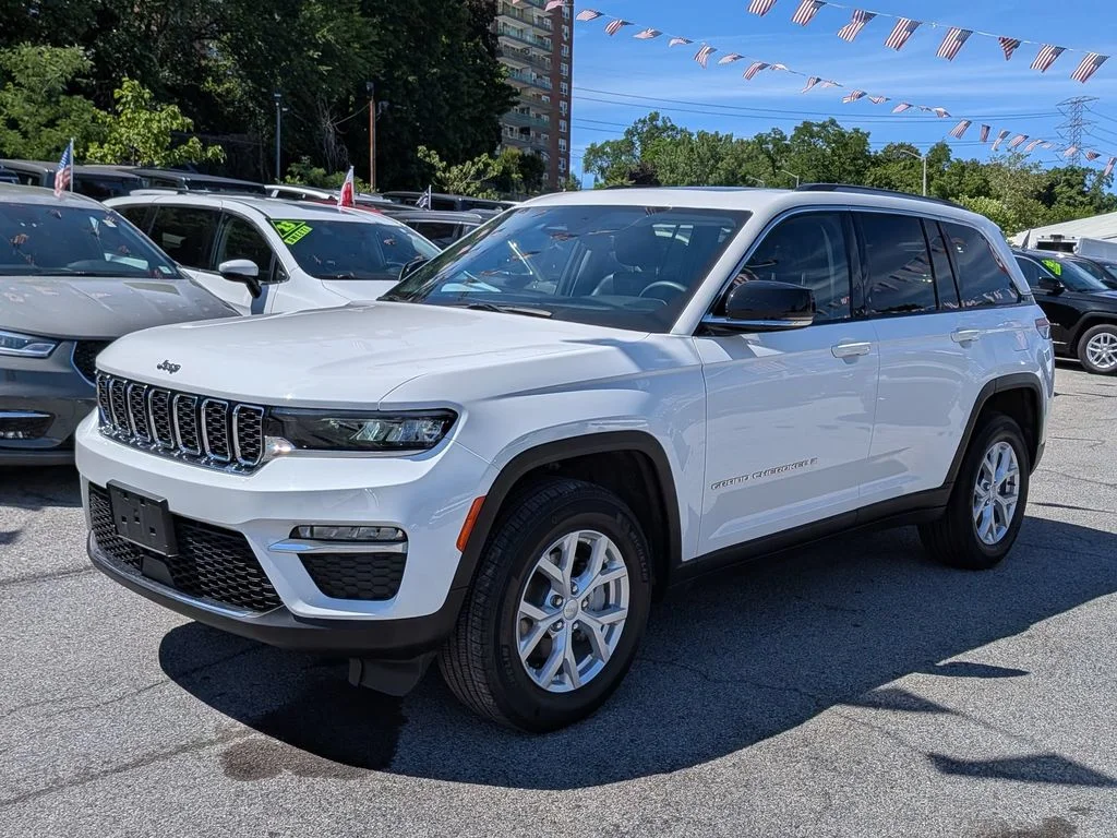 Used 2023 White Jeep Limited image 2