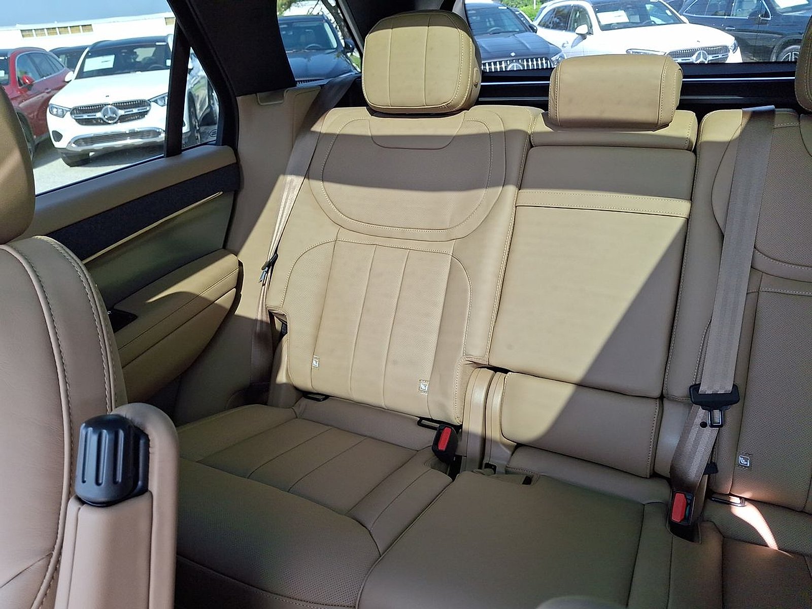 New 2026 Fuji White Land Rover P360 SE image 12
