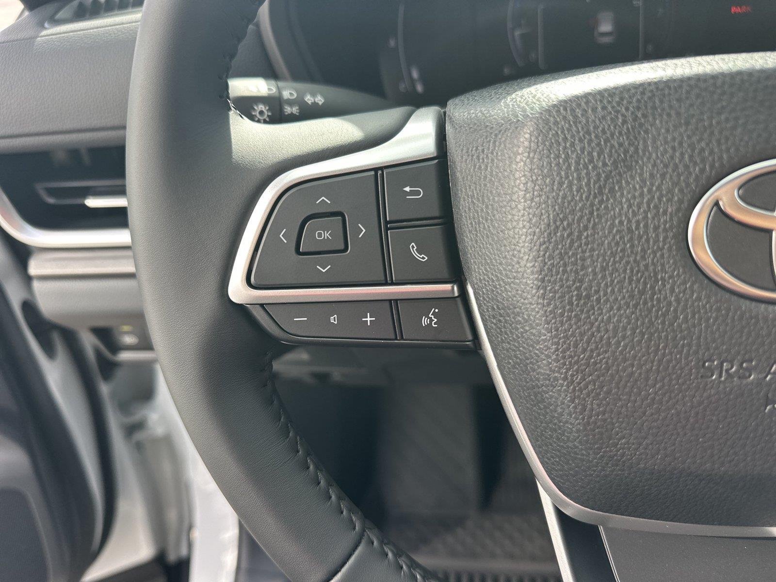 New 2026 Wind Chill Pearl <sup>1</sup> Toyota  XLE image 11