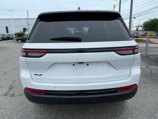 Used 2024 White Jeep Altitude image 6
