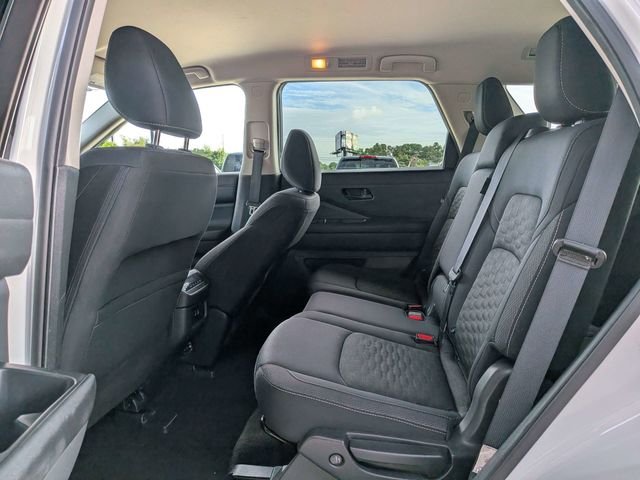 Used 2024 White Nissan SV image 9