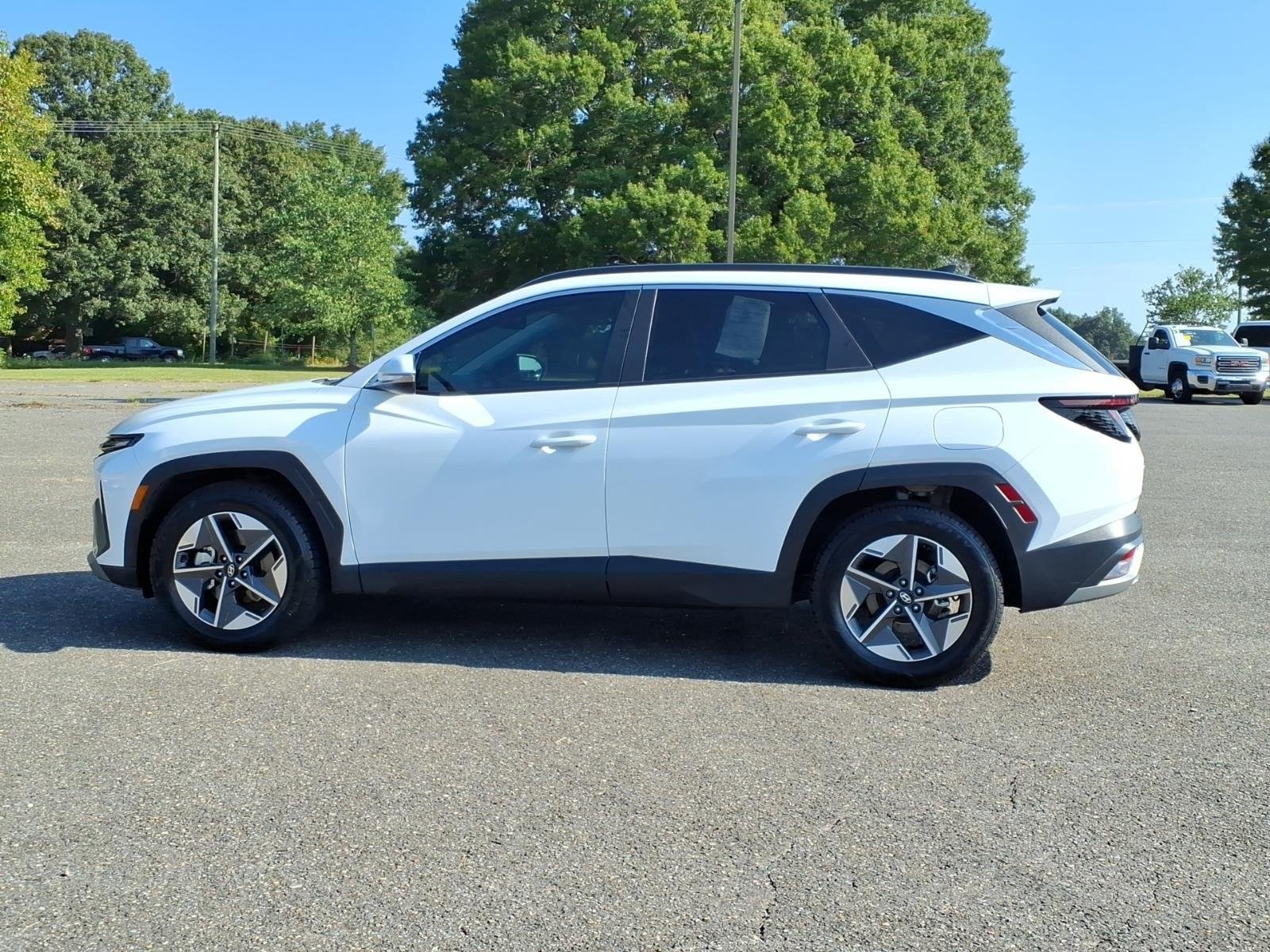 Used 2025 Serenity White Pearl Hyundai SEL Convenience image 3
