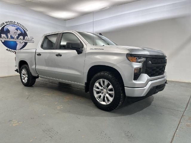 Used 2022 Silver Chevrolet Custom image 12