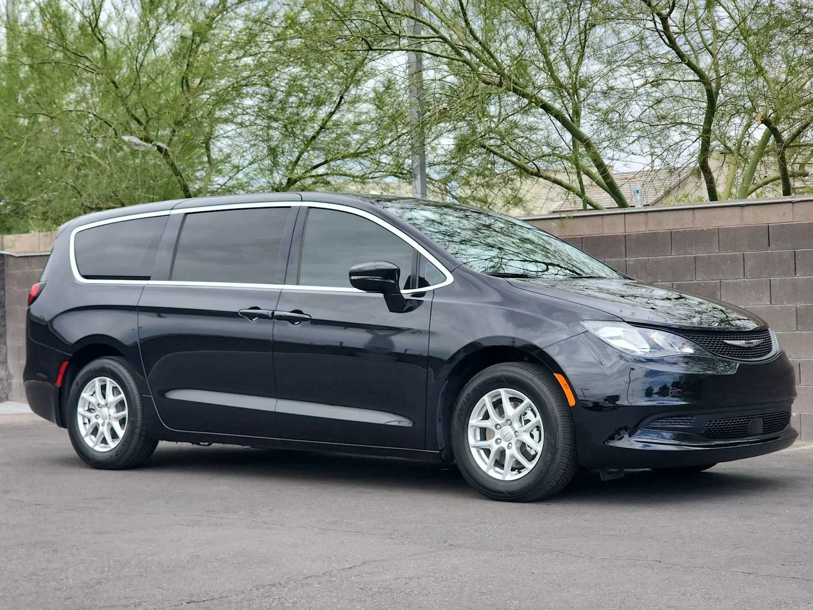 2026 Chrysler Voyager LX - Photo 2