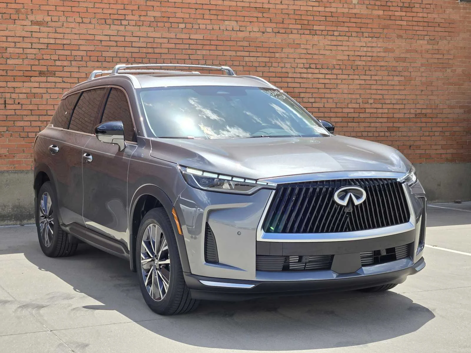New 2027 GRAPHITE SHADOW INFINITI Luxe FWD image 2