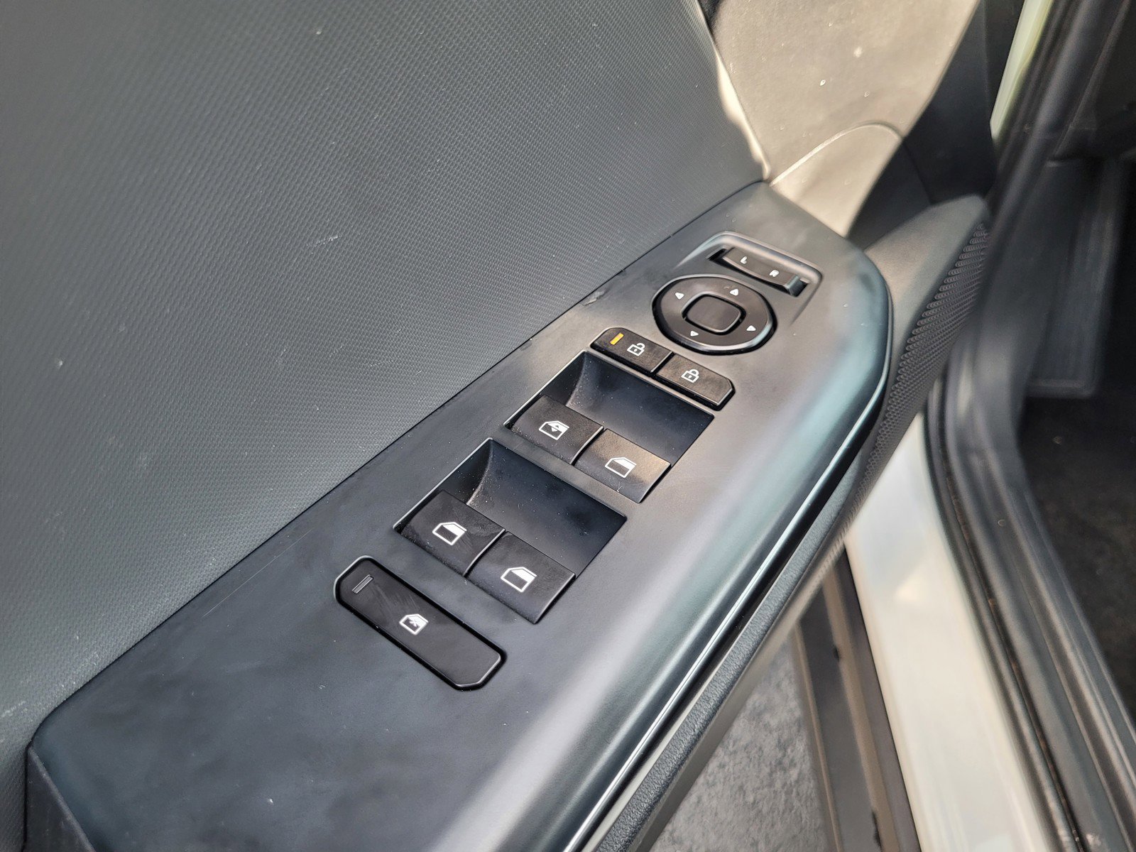 2025 Kia K4 LXS - Photo 26