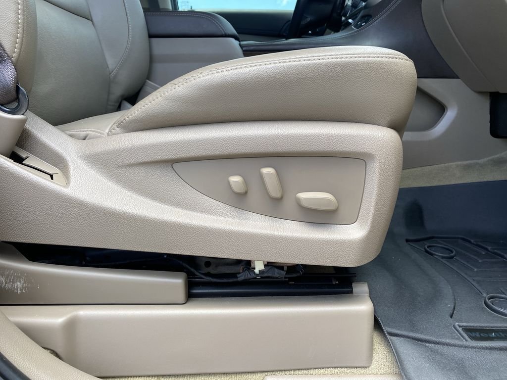 Used 2017 Champagne Silver Metallic Chevrolet LT image 35