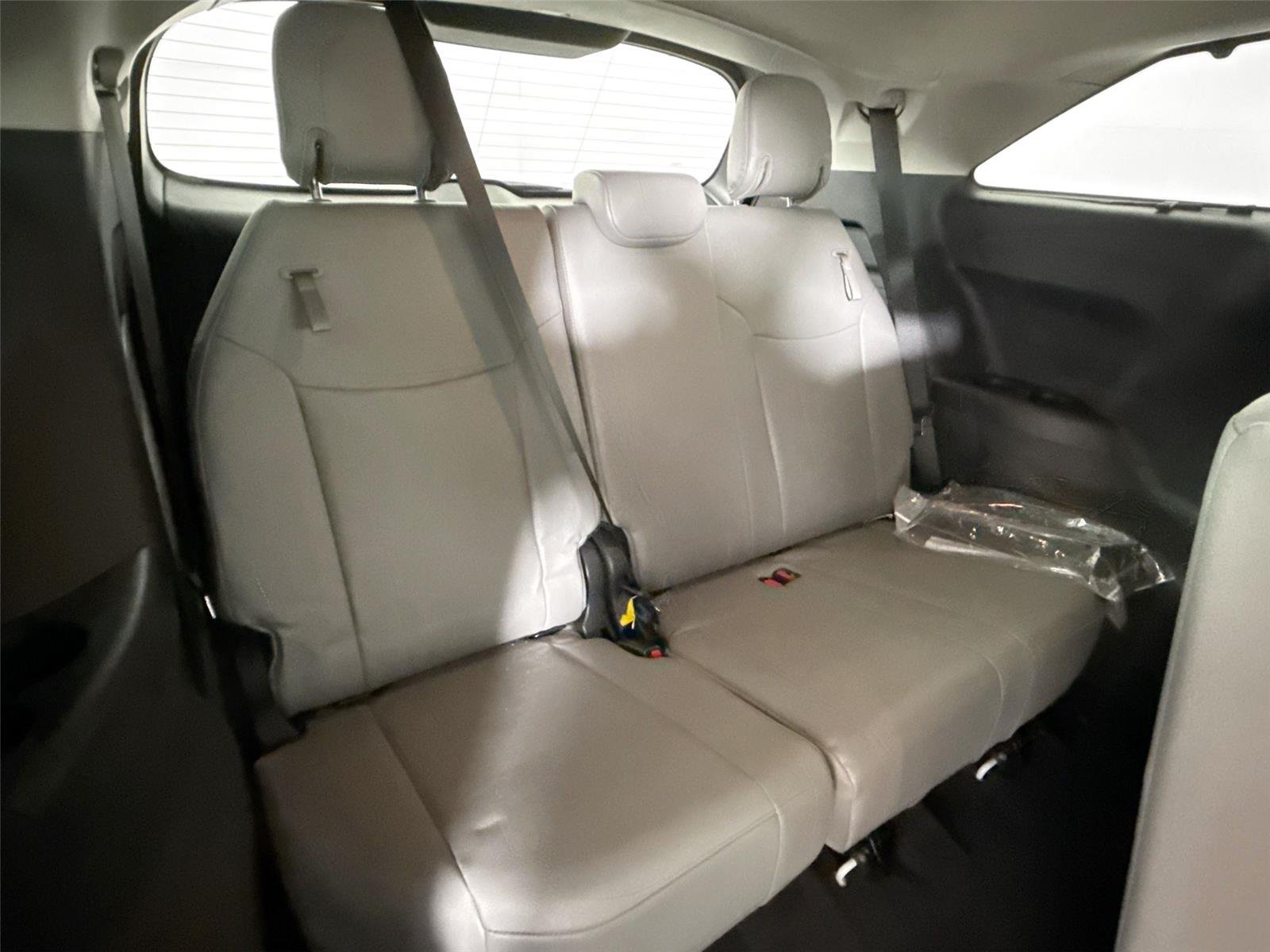 Used 2026 Wind Chill Pearl Toyota XLE 8-Passenger image 41