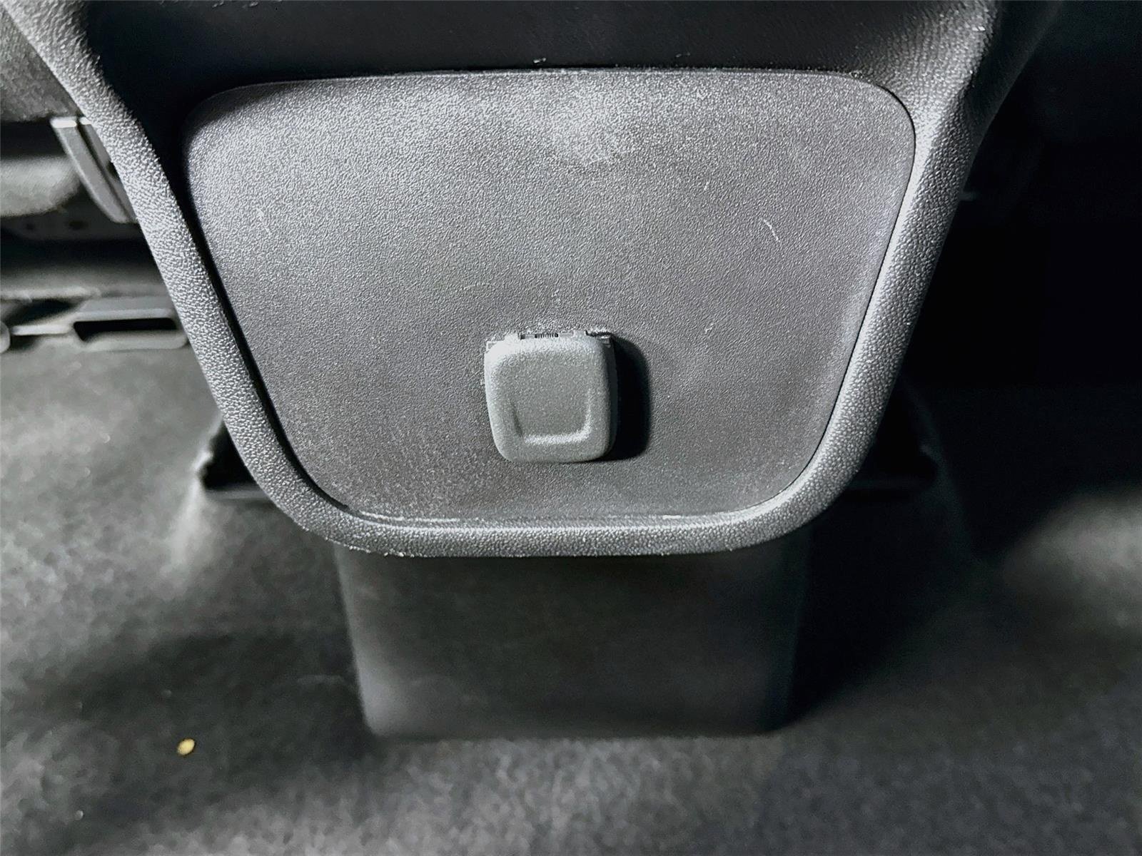 Used 2018 Summit White Chevrolet LT image 25