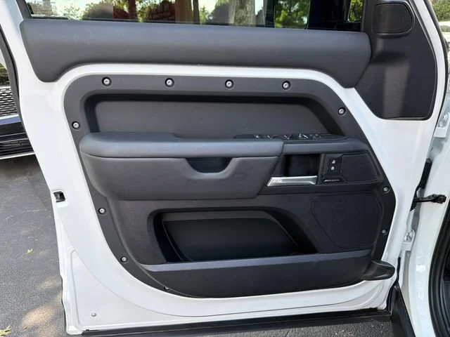Used 2025 White Land Rover 130 P300 S image 10