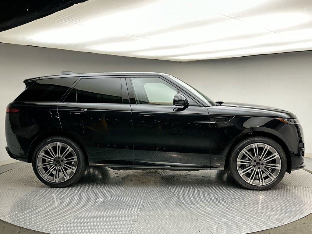 New 2027 Santorini Black Land Rover Dynamic SE image 4