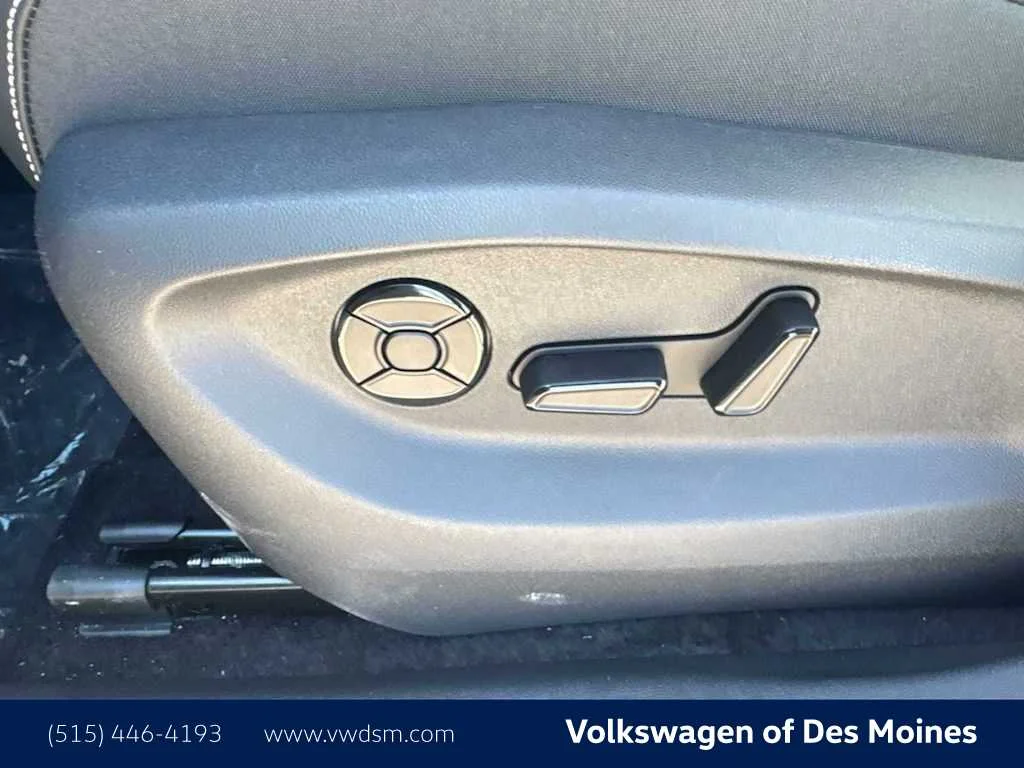 New 2026 Pure White Volkswagen SE image 22