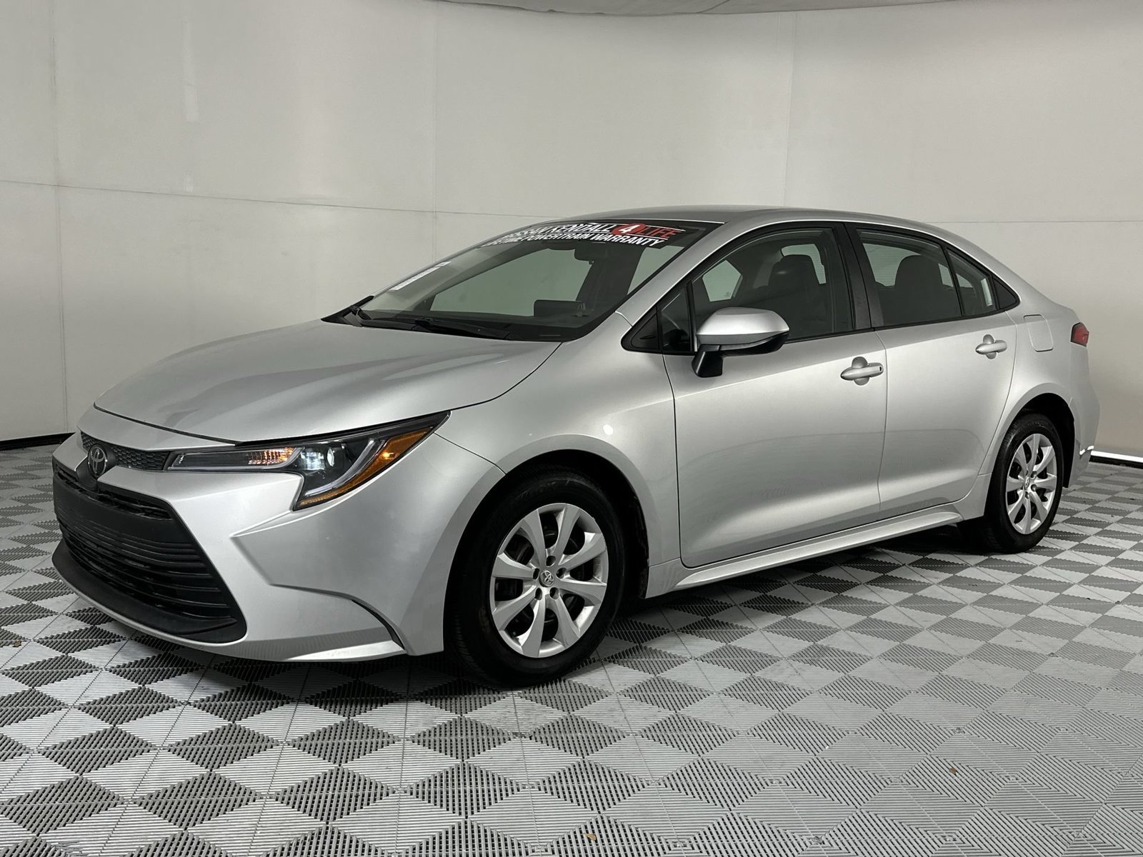 Used 2025 Silver Toyota LE image 4
