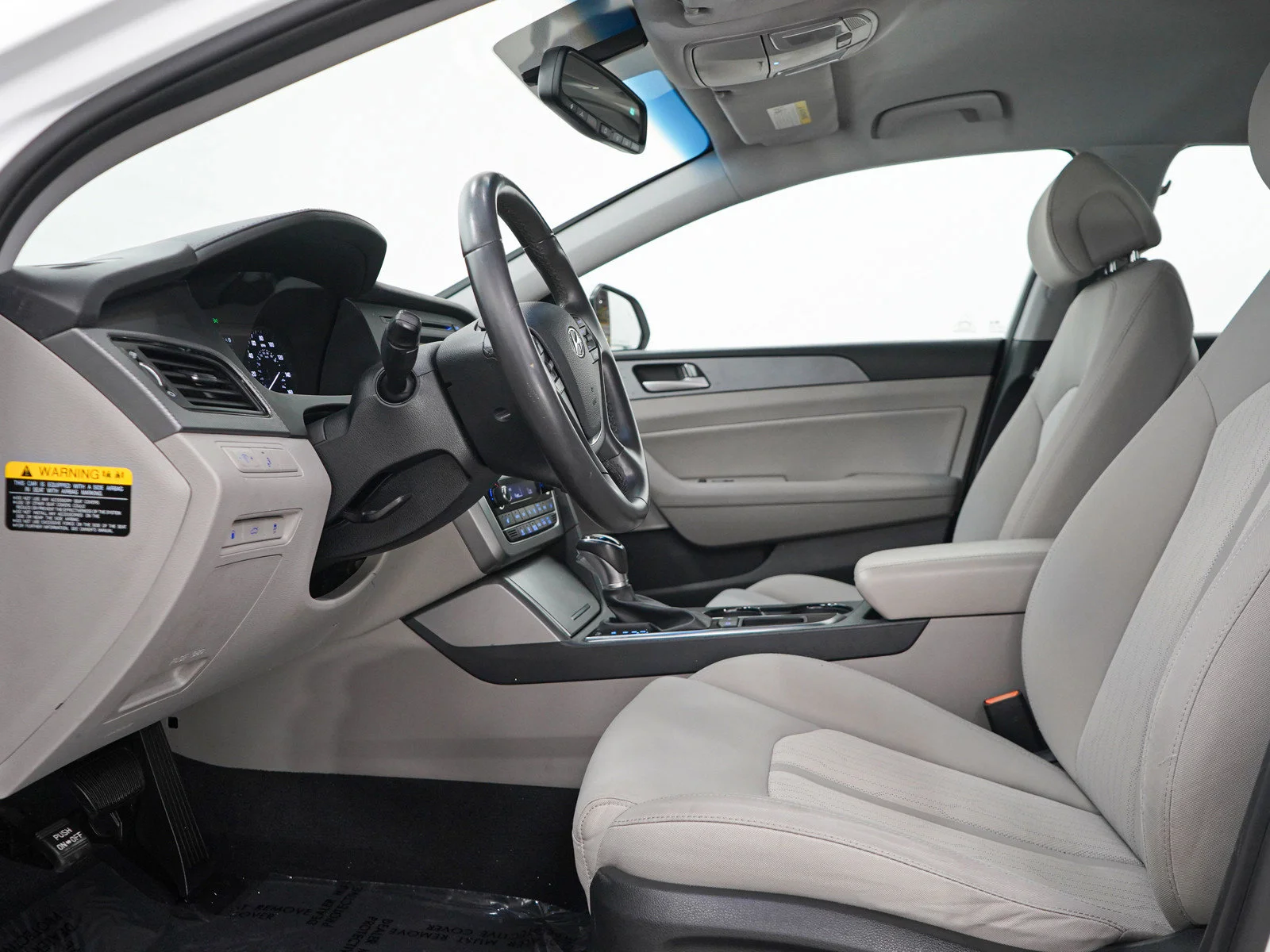 Used 2017 Hyper White Hyundai  image 22