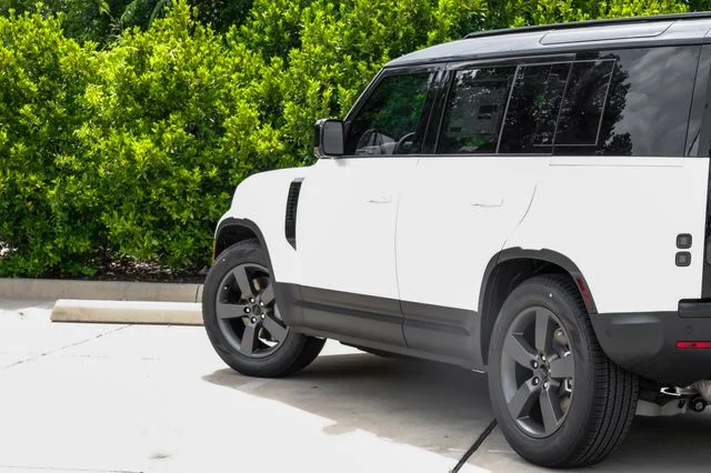 New 2026 Fuji White Land Rover S image 14