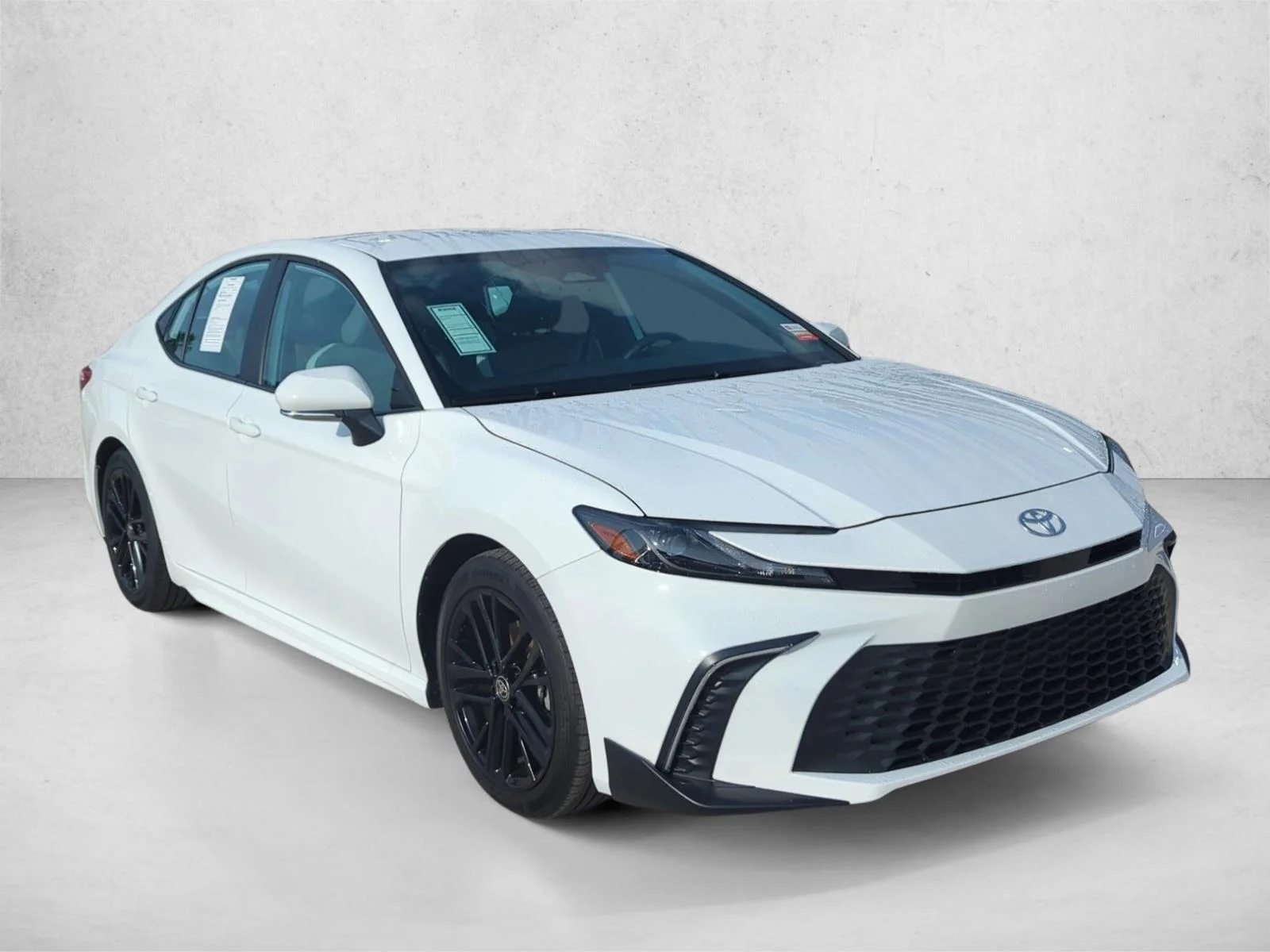 Used 2026 Ice Cap Toyota SE image 3