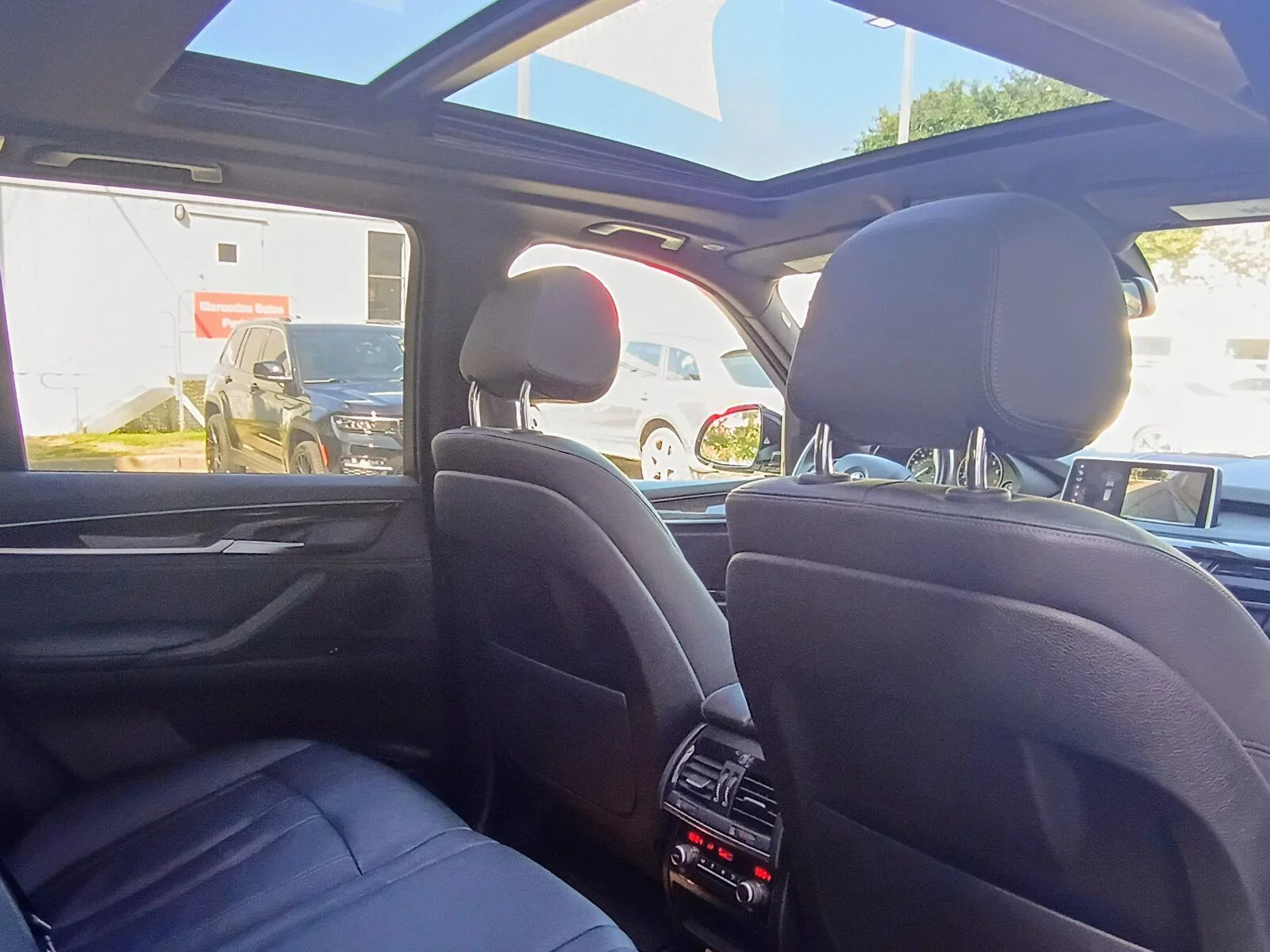 Used 2018 Glacier Silver Metallic BMW  image 2
