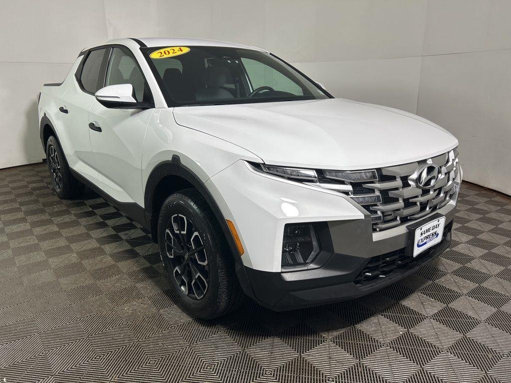Used 2024 White Hyundai SEL image 4