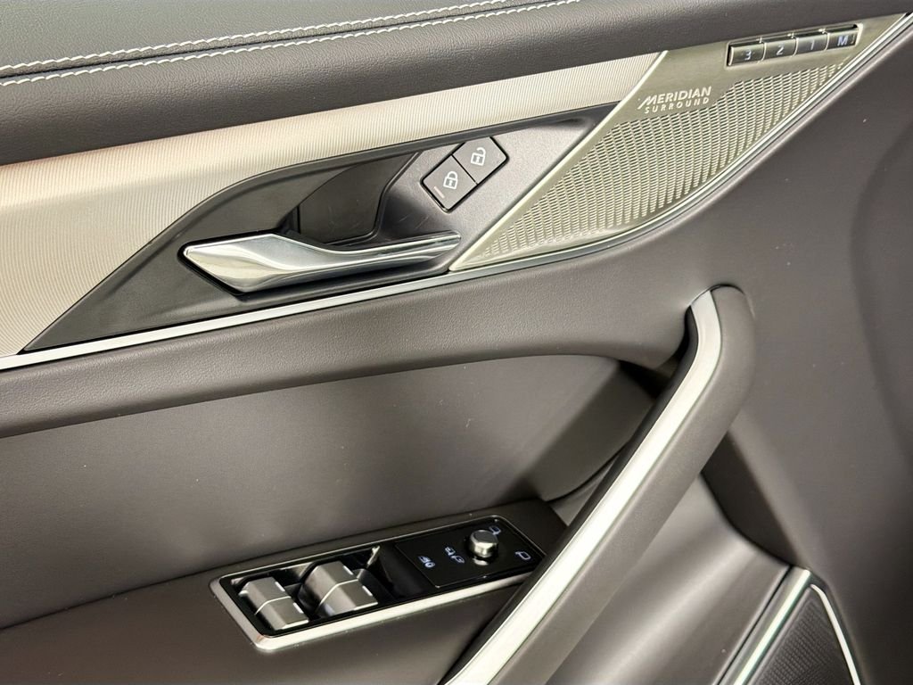 2026 Jaguar F-Pace R-Dynamic S - Photo 18