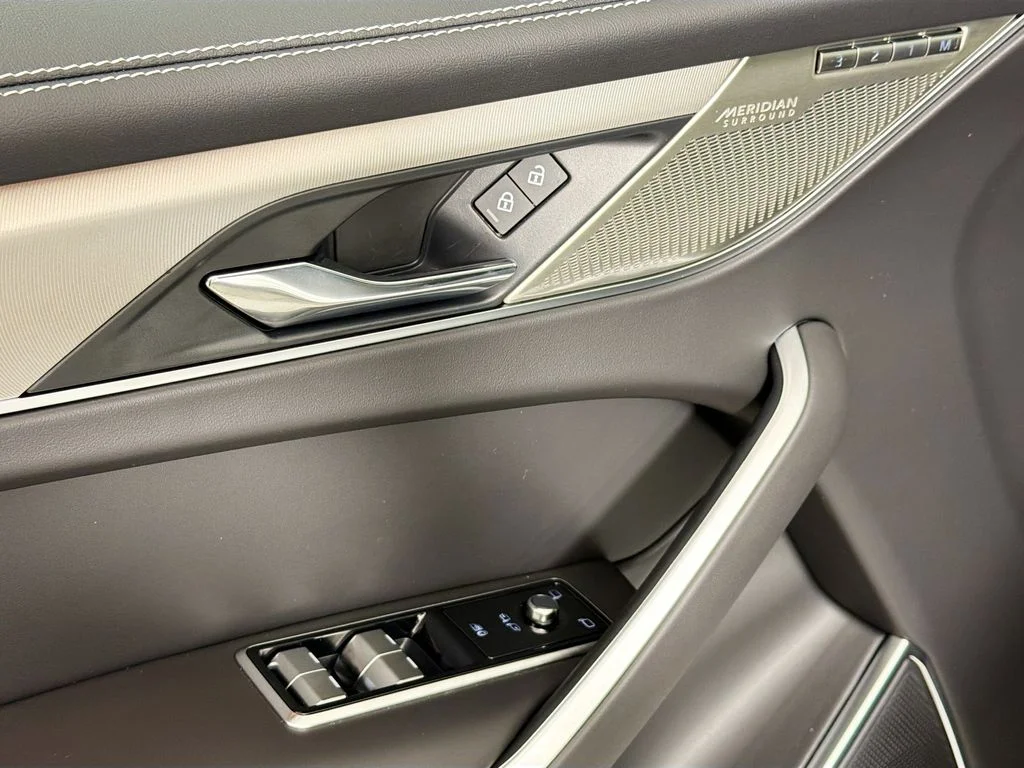 2026 Jaguar F-Pace R-Dynamic S - Photo 18