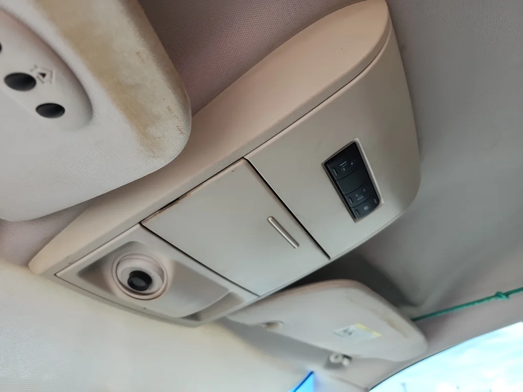 Used 2010 Stone White Clearcoat Dodge SXT image 29