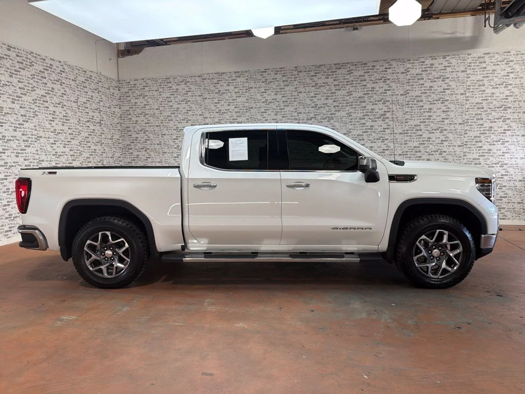 Used 2025 White Frost Tricoat GMC SLT image 8