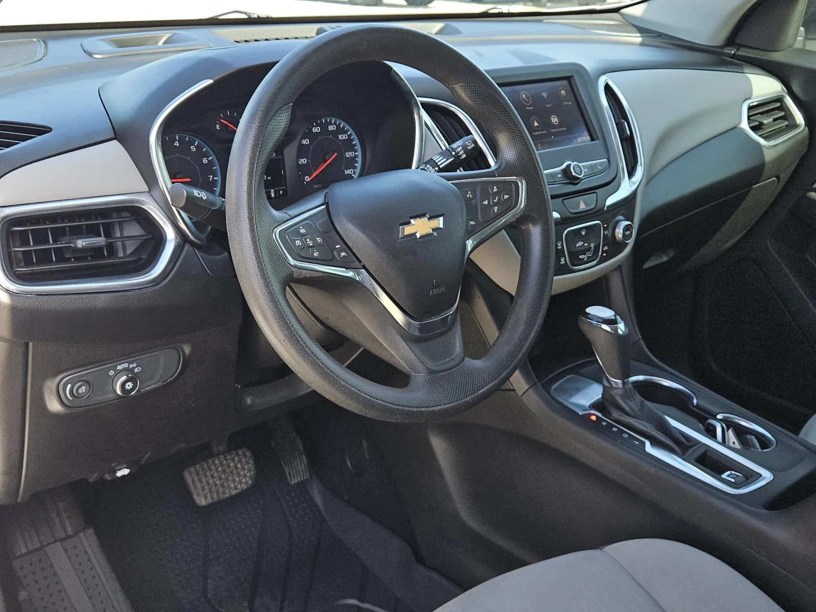 2020 Chevrolet Equinox LS - Photo 25