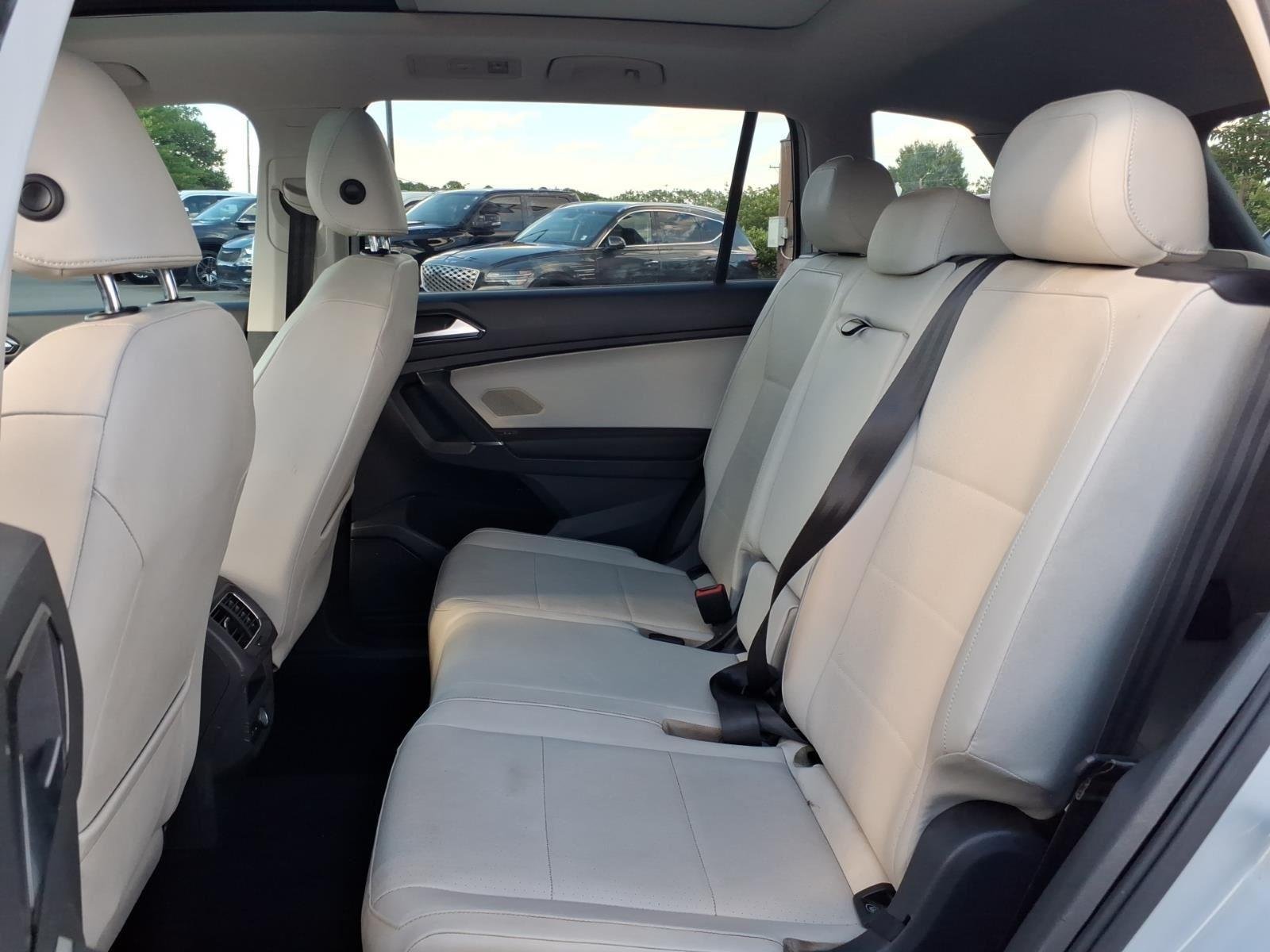 Used 2018 Platinum Gray Metallic Volkswagen SEL image 20