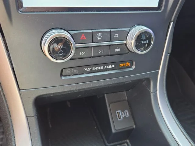 Used 2022 White Ford SEL image 21