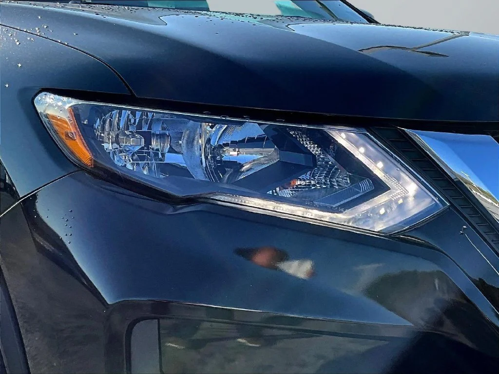 Used 2020 Midnight Pine Metallic Nissan SV image 36
