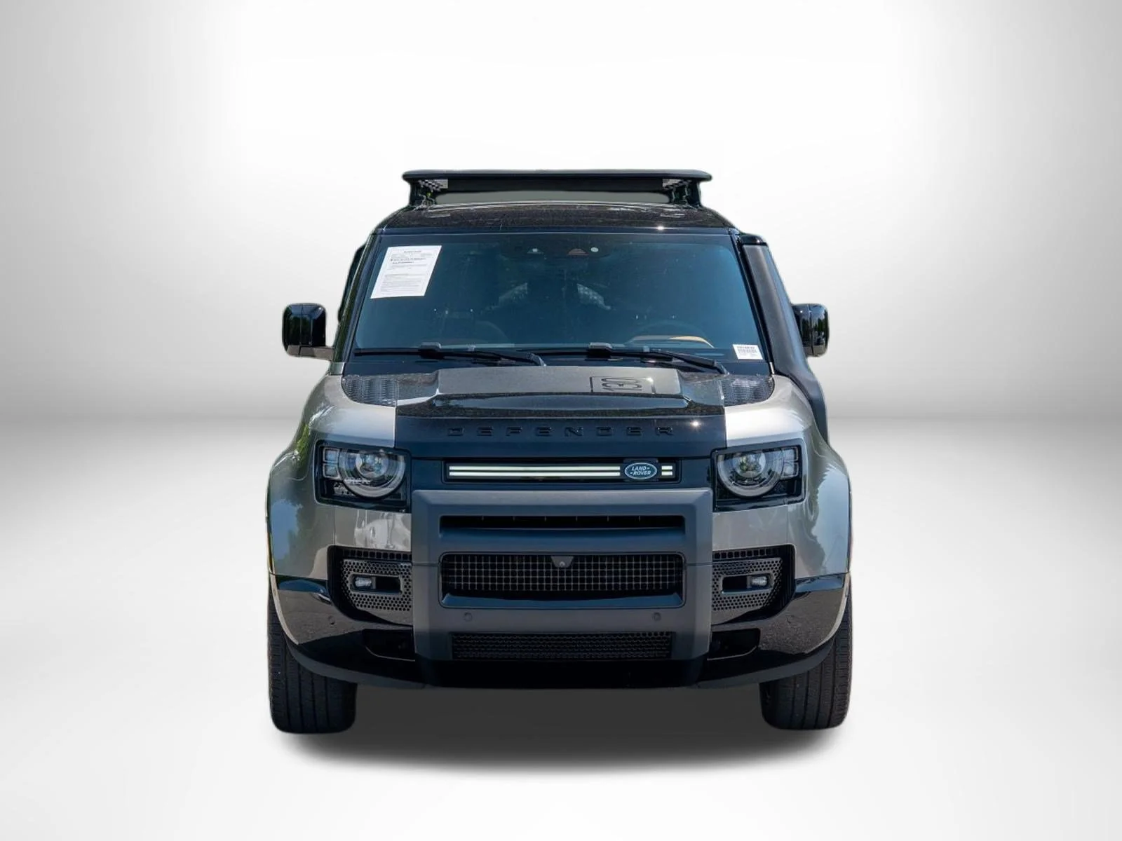 Used 2024 Silicon Silver Premium Metallic Land Rover X image 2