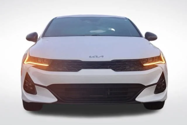 Used 2023 White Kia GT-Line image 4