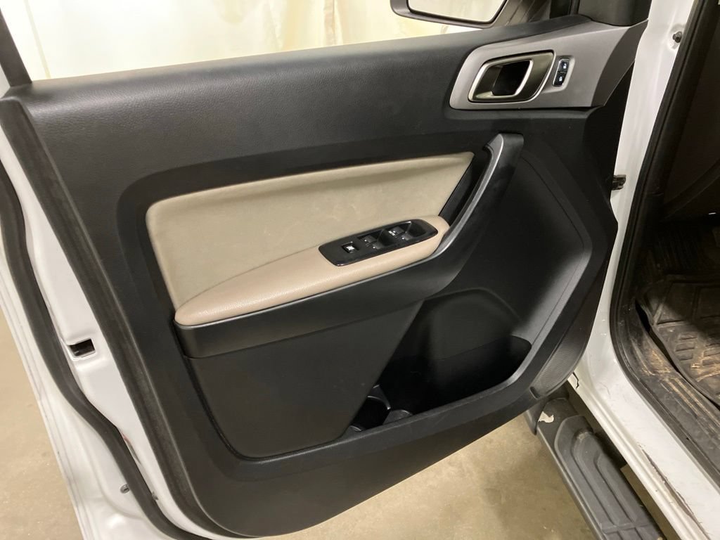 Used 2019 White Ford XLT image 3