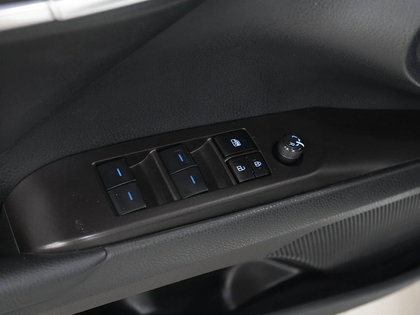 Used 2024  Toyota  image 18