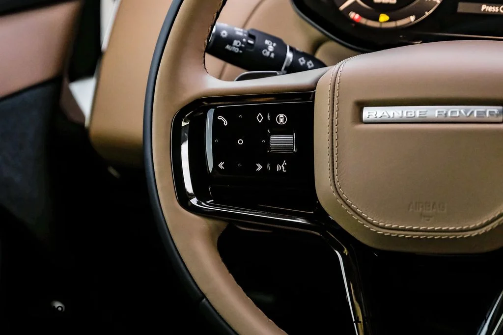 New 2026 Fuji White Land Rover Dynamic SE image 16