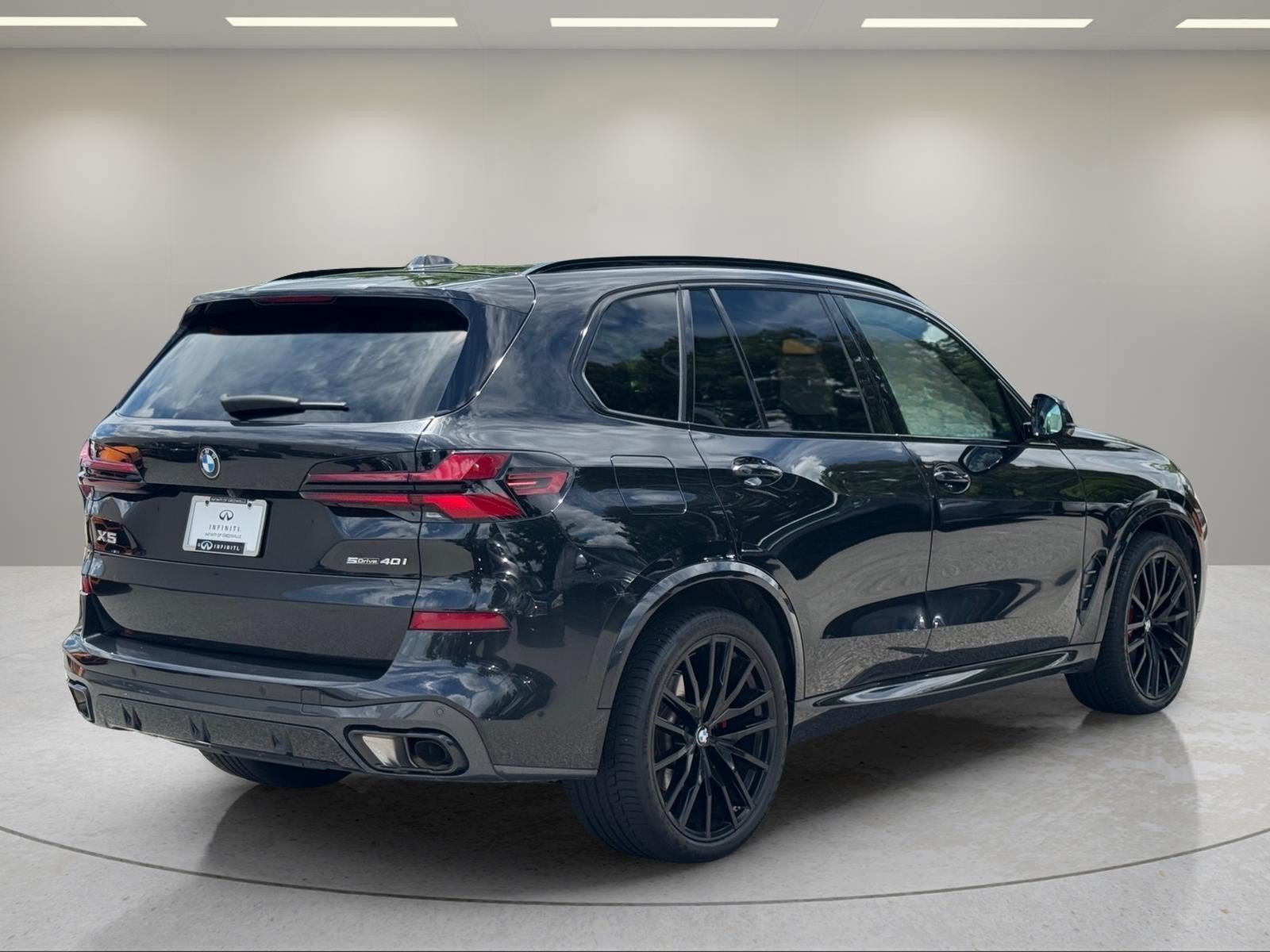Used 2024 Black Sapphire Metallic BMW sDrive40i image 5