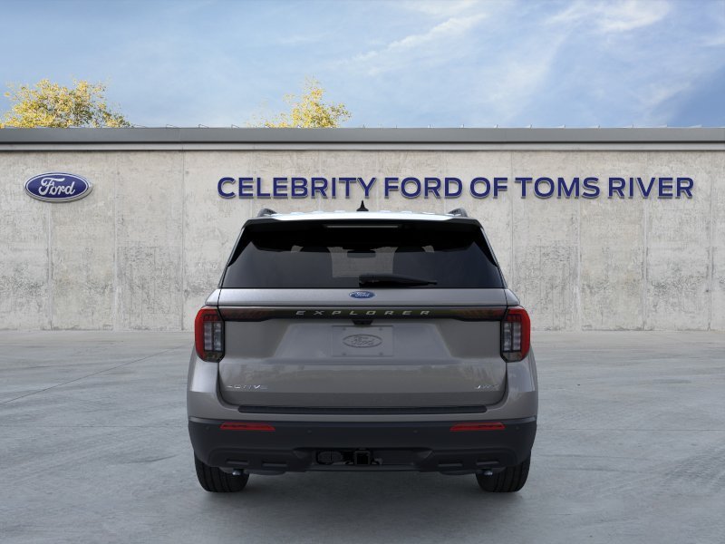 New 2025 Carbonized Gray Metallic Ford Active image 5