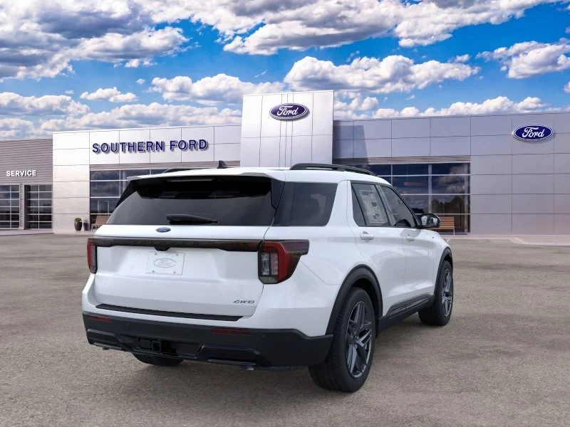New 2026 Star White Metallic Tri-Coat Ford ST-Line image 31