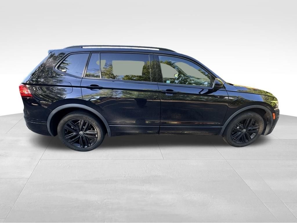 Used 2022 Black Volkswagen 2.0T SE R-Line Black image 5