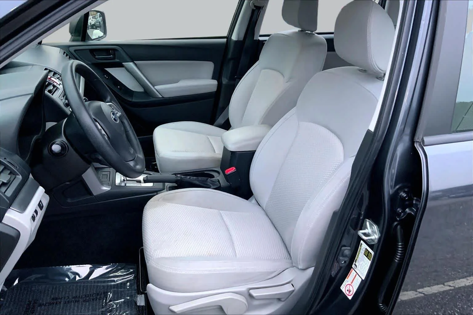 Used 2015 Dark Gray Metallic Subaru 2.5i image 6