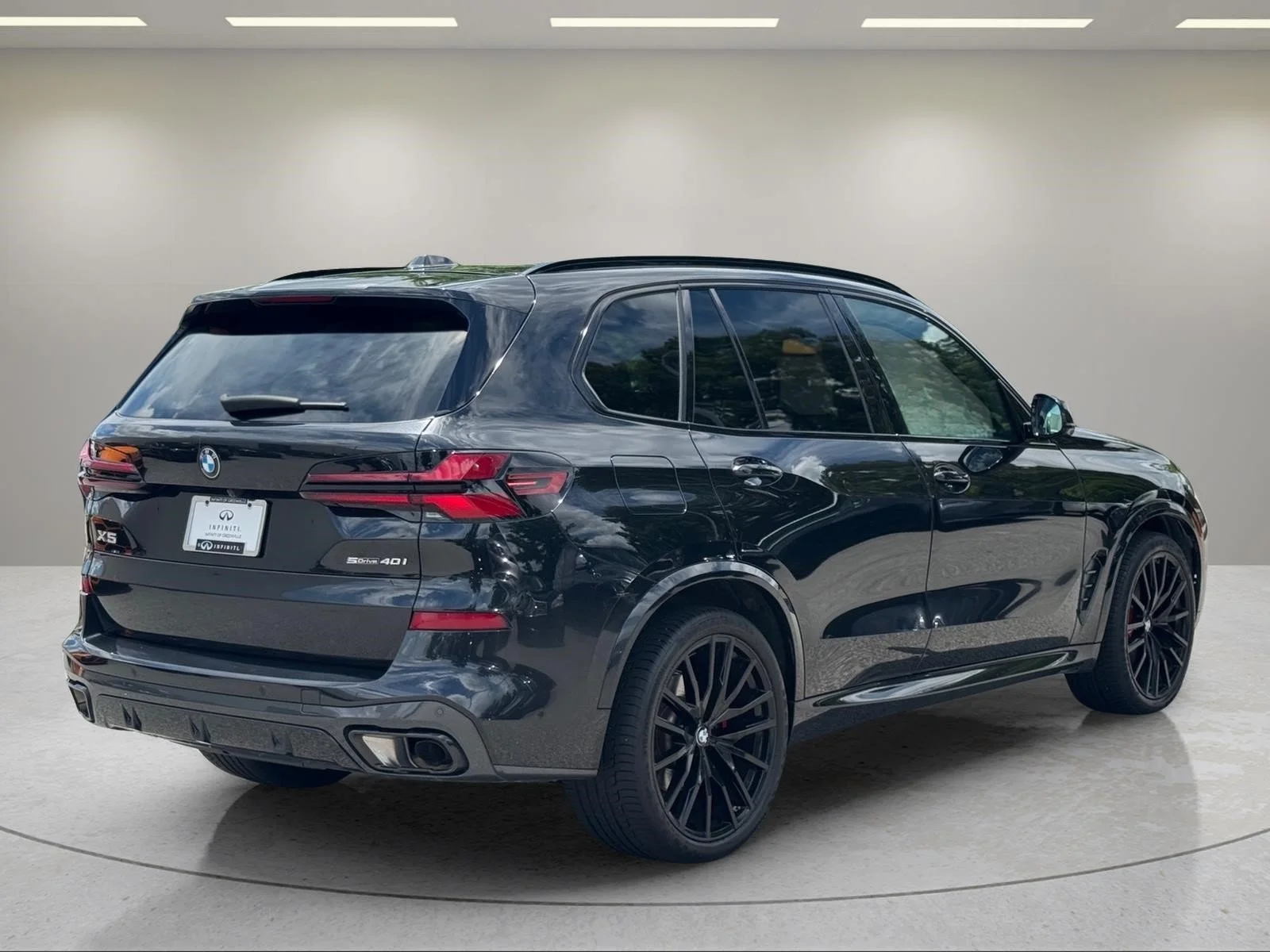 Used 2024 Black Sapphire Metallic BMW sDrive40i image 5