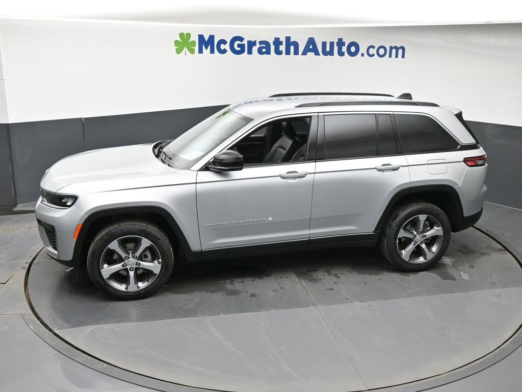 New 2026 Silver Zynith Exterior Paint Jeep Limited image 21