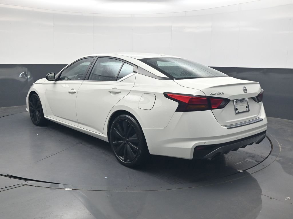 Used 2022 White Nissan 2.5 SR image 6