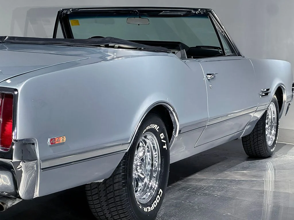 Used 1966 Silver Oldsmobile  image 31