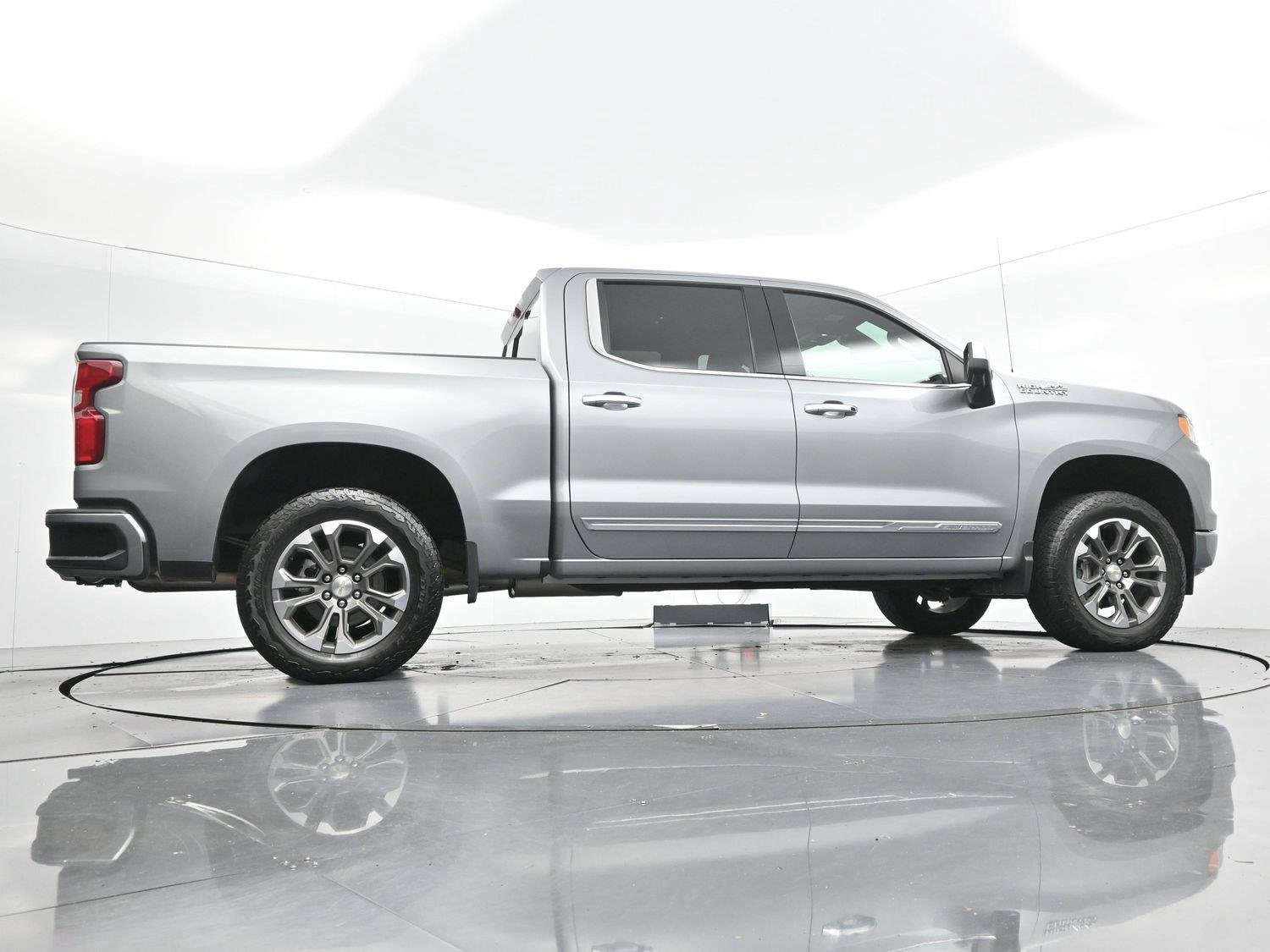 Used 2025 Sterling Gray Metallic Chevrolet High Country image 52
