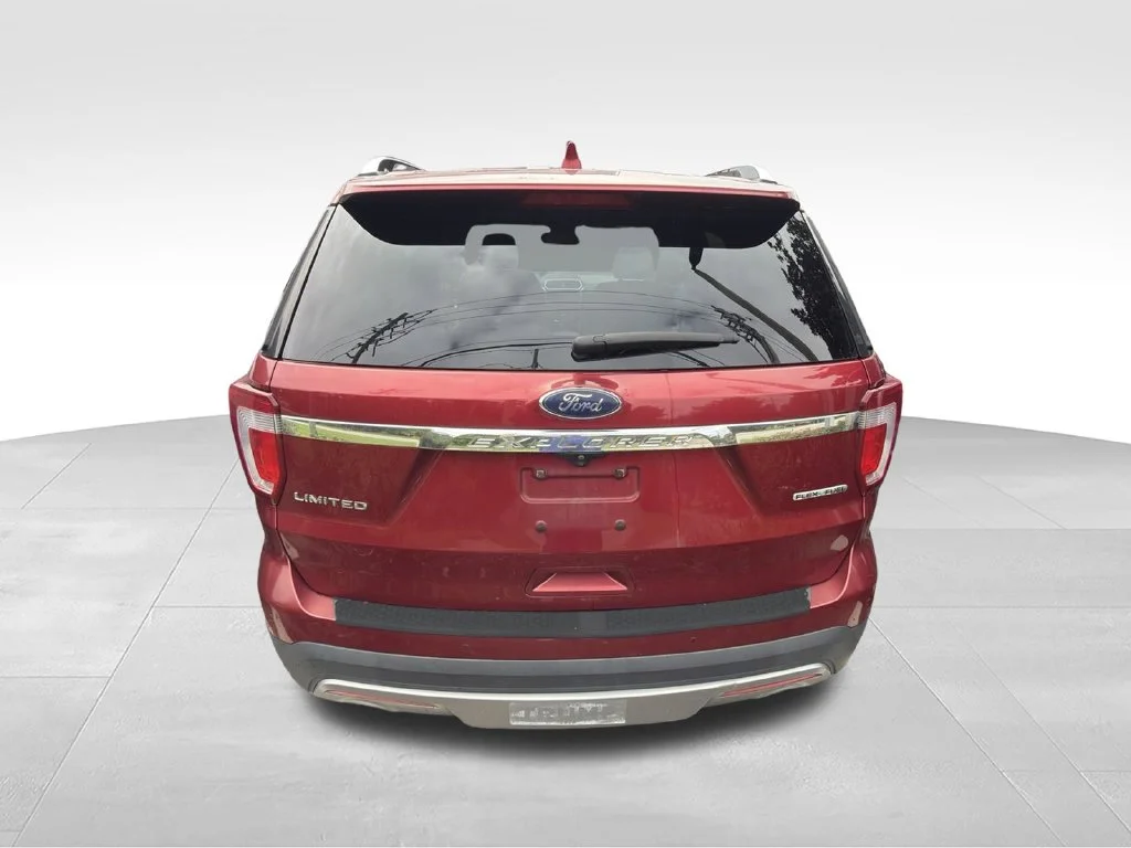 Used 2016 Red Ford Limited image 5