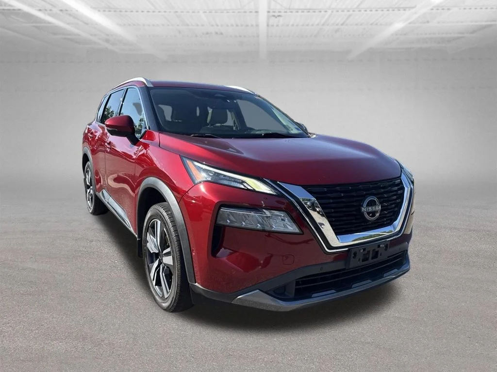 Used 2023 Red Nissan SL image 4